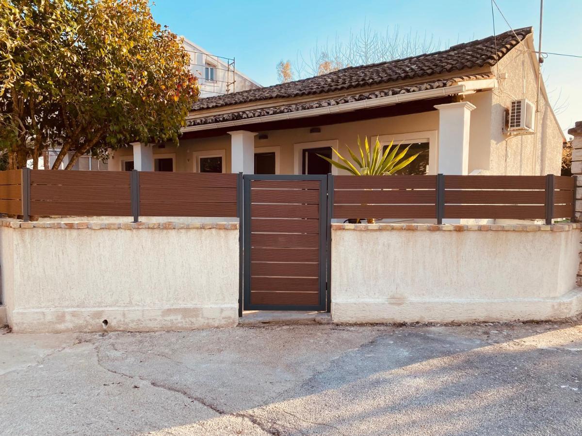 Louvros Luxury Suites Dassia (Corfu) Exterior foto